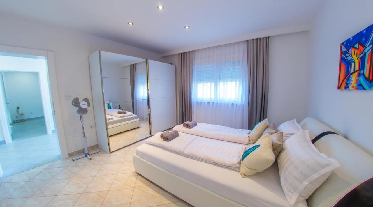 Villa Carpe Diem - With Private Pool โมสตาร์ ภายนอก รูปภาพ