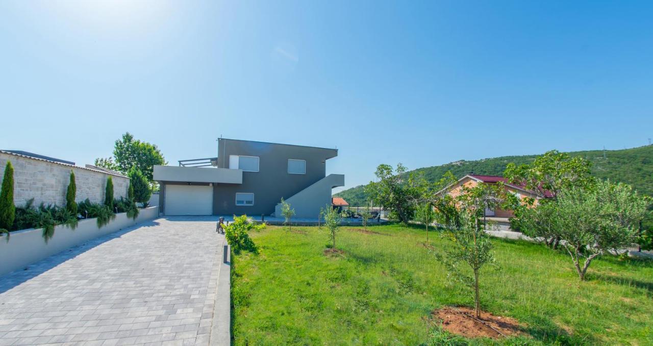Villa Carpe Diem - With Private Pool โมสตาร์ ภายนอก รูปภาพ