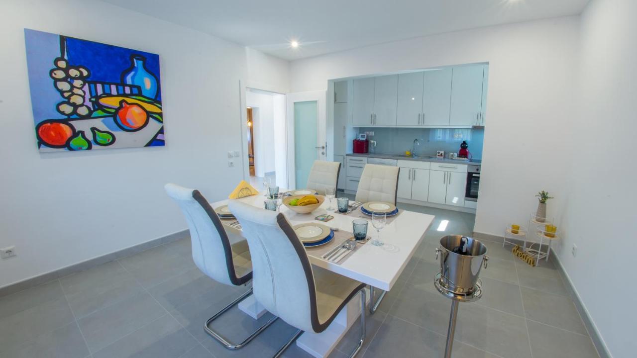 Villa Carpe Diem - With Private Pool โมสตาร์ ภายนอก รูปภาพ