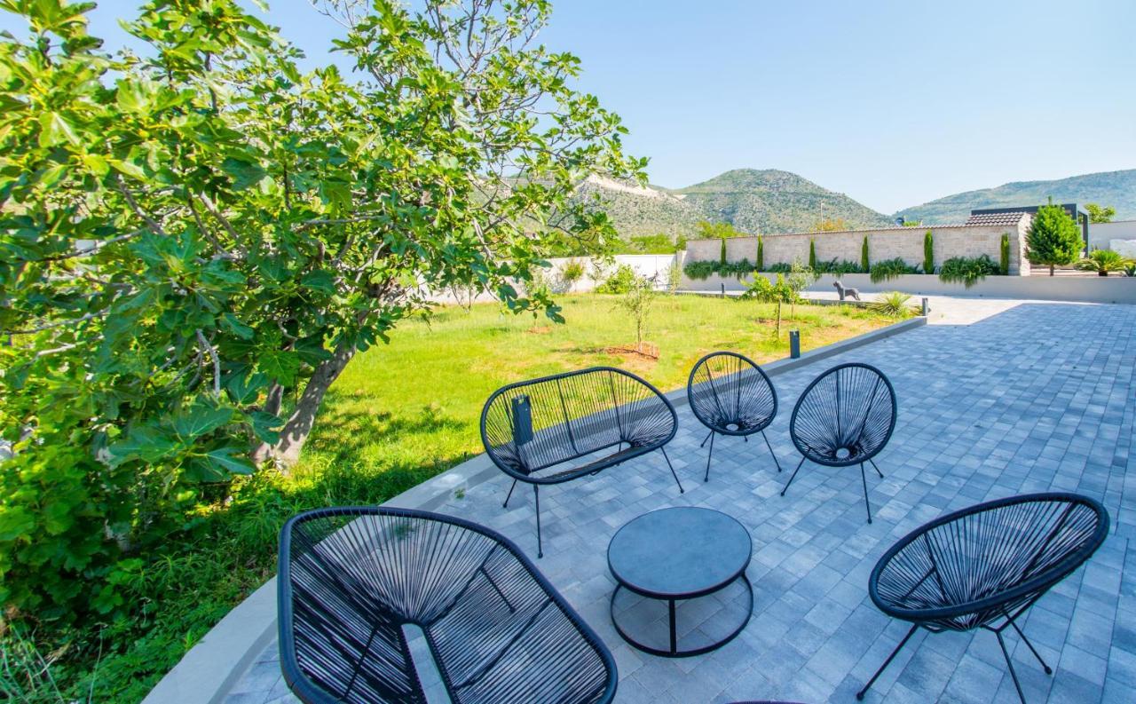 Villa Carpe Diem - With Private Pool โมสตาร์ ภายนอก รูปภาพ
