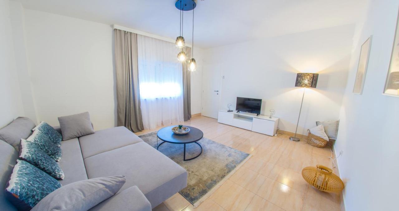 Villa Carpe Diem - With Private Pool โมสตาร์ ภายนอก รูปภาพ