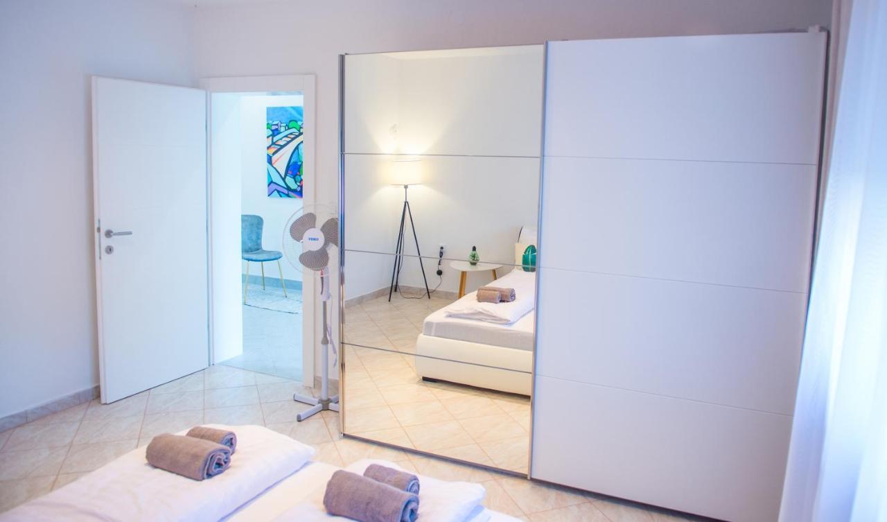 Villa Carpe Diem - With Private Pool โมสตาร์ ภายนอก รูปภาพ